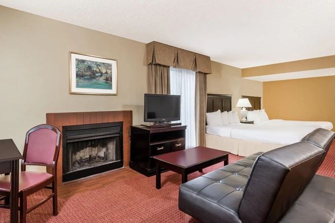 Hawthorn Suites
