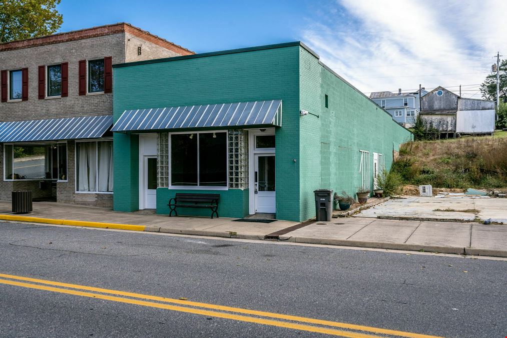 TWO RENOVATED OFFICE SPACES AVAILABLE IN DOWNTOWN SHENANDOAH