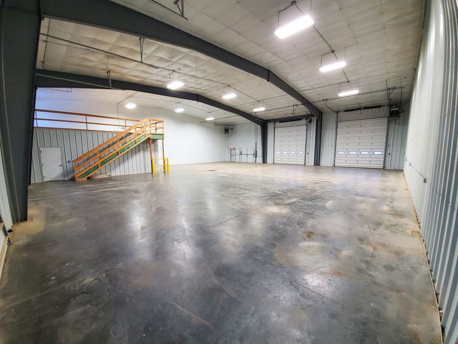 ±6,000 SF Industrial Unit with Fenced Yard