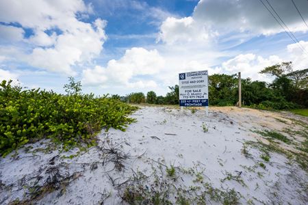 Photo of commercial space at 1990 N US Highway 1 in Fort Pierce