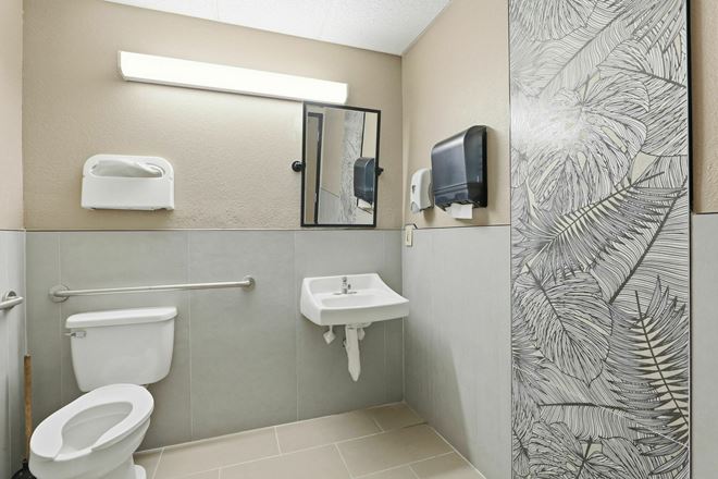 490 Centre Lake Dr Ne, Suite 100A