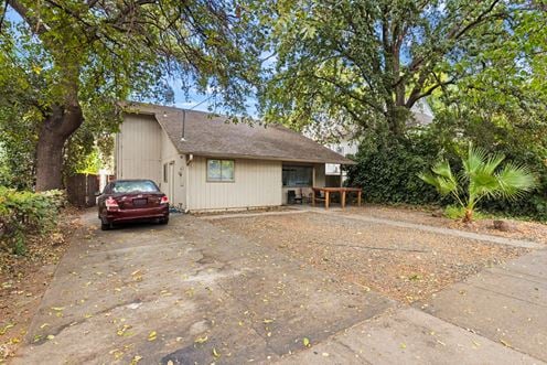 818-818.5 W 1st Street