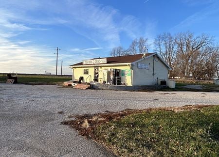 Photo of commercial space at 18845 Illinois 54 in De Witt