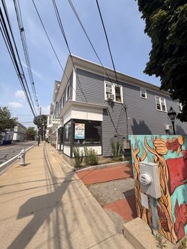 Prime Downtown Warren 11 unit Mixed-Use Investment -  26 Child St