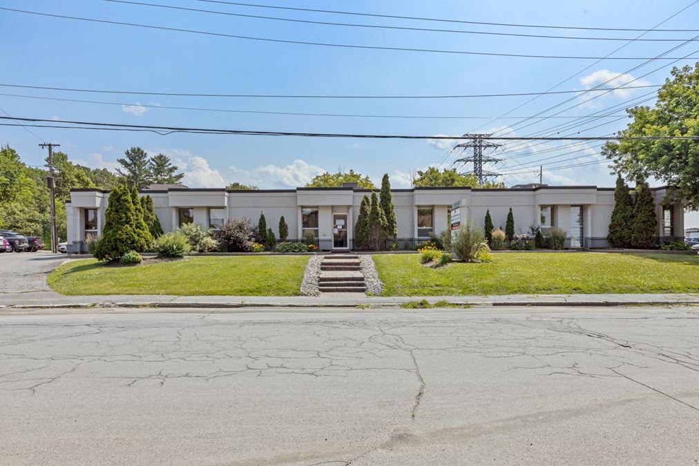 1790 Courtwood Crescent 
