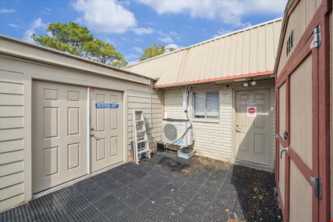 16818 Titan Drive, Houston, TX 77058