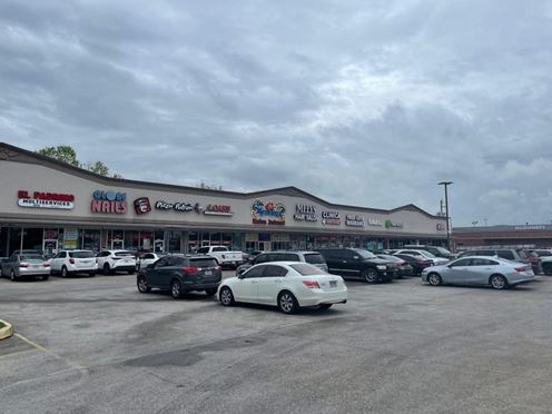 Plaza Airline Shopping Center