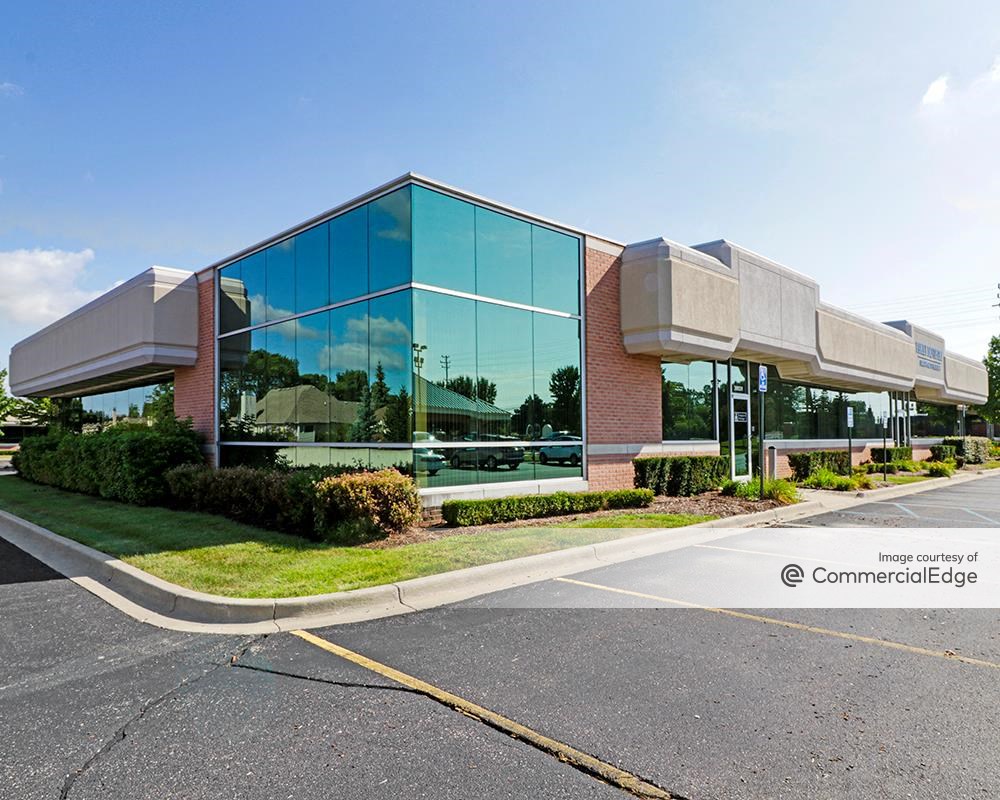 39521 Garfield Rd, Clinton Township, MI 48038