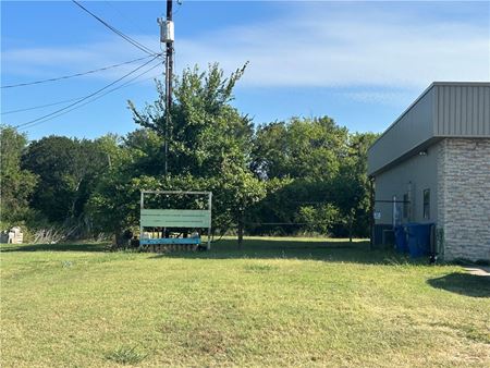 Retail space for Sale at 1309 E Milam St in Mexia