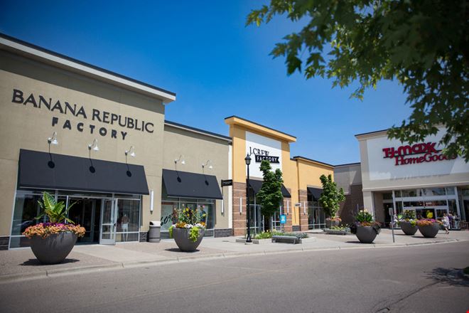 Shoppes at Knollwood