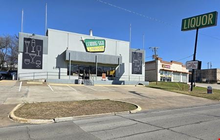 Retail space for Sale at 406 N Carrier Pkwy in Grand Prairie