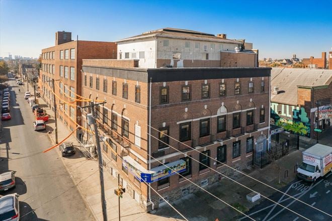 152 W Lehigh Ave