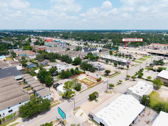 202 W 27th St, Houston, TX 77008