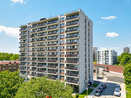 Office space for Rent at 5425 Rue de Terrebonne in Montréal