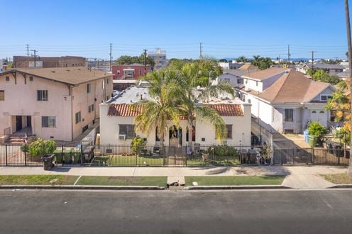 4323 Woodlawn Ave