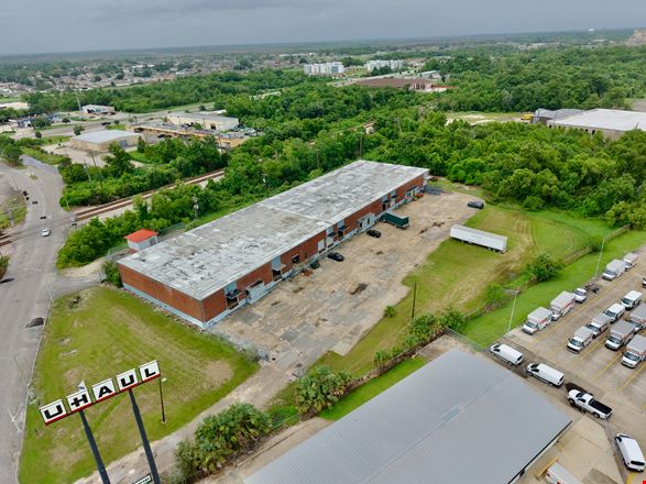 Dock High Warehouse Space