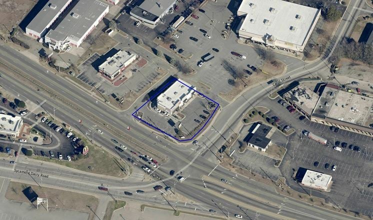 1,500+ SF with Dunkin on Bragg Blvd