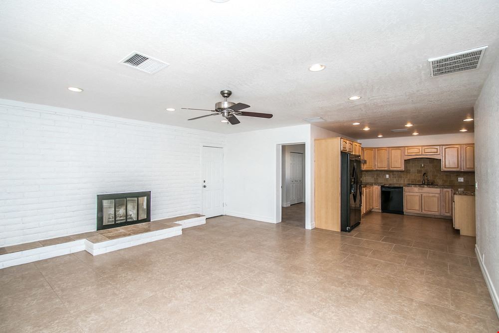 1905 S Old Greenfield Rd