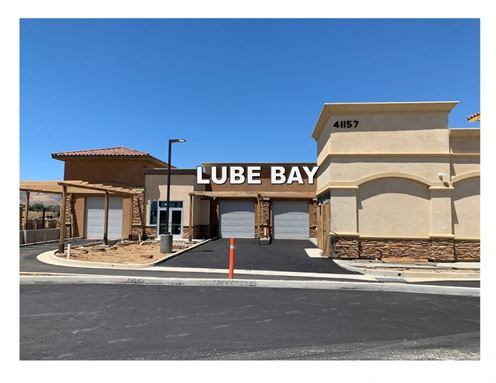 Automotive Bays / Quick Lube Available