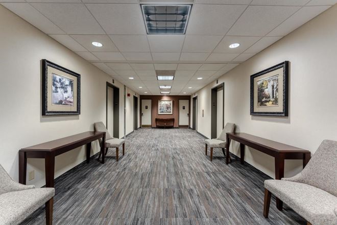 1 Cascade Plaza