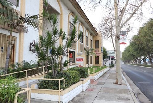 SANTA ANA CLINICA MEDICAL CENTER - ABUNDANT PARKING