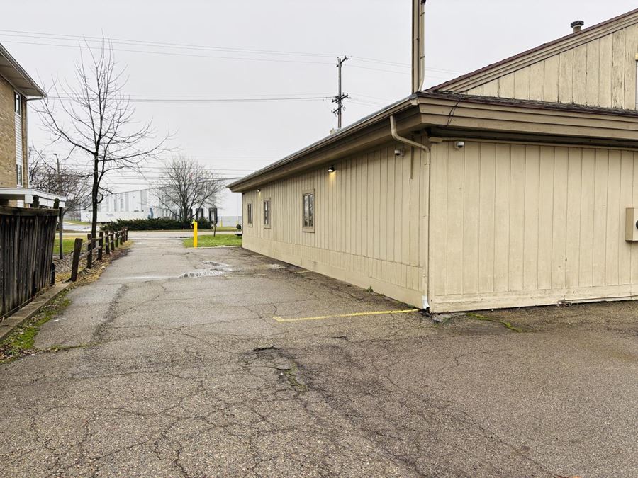Office Building - 4215 N Grand River - Lansing Mi 