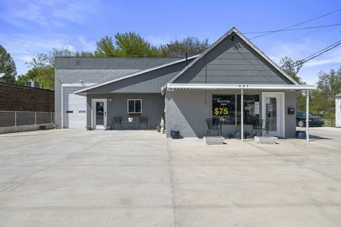 2,584 SF Auto Shop for Sale
