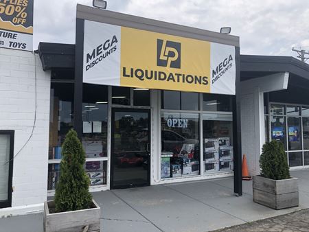 Photo of commercial space at 923 North Lake Street in Aurora