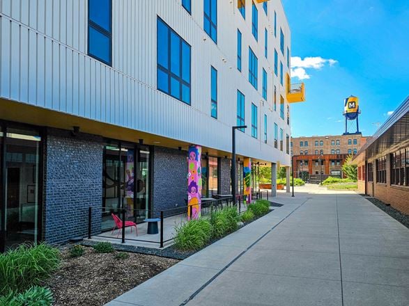 Hello Apartments - Retail