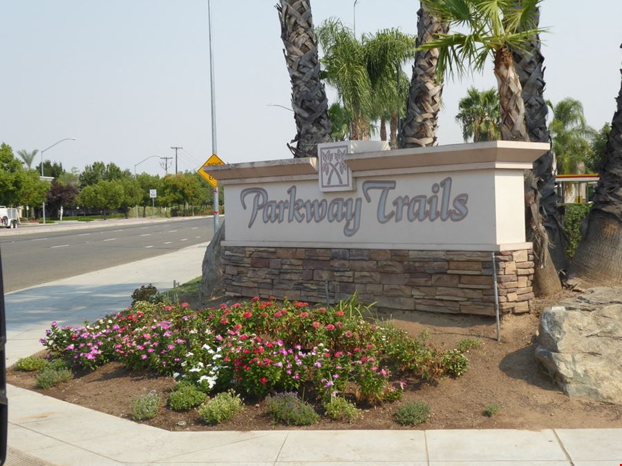 Parkway Trails Shopping Center