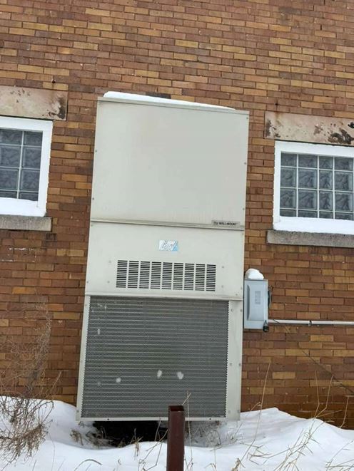 116-8 W North St