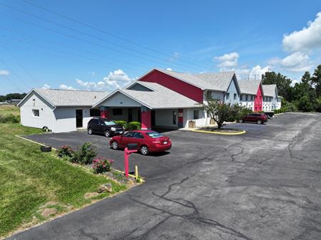 Photo of commercial space at 1606 W Fayette Ave in Effingham