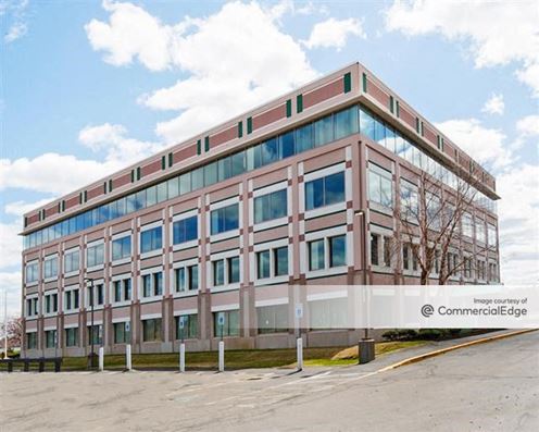 Wakefield Office Park - 100 Quannapowitt Pkwy