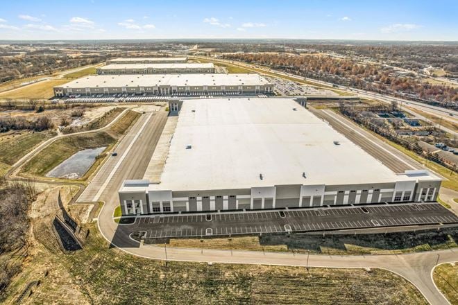 Southview Commerce Center Building 4