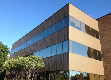 Hunter's Square Office Building - Farmington Hills