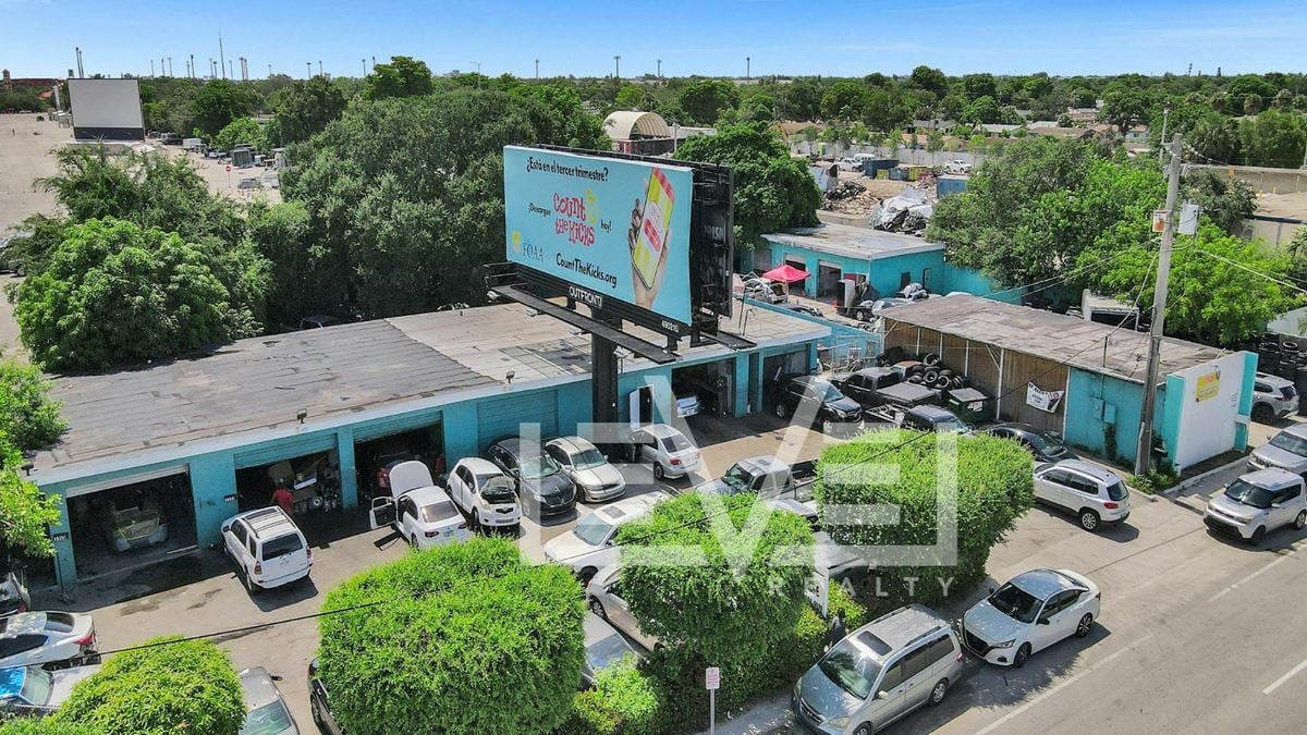 Lauderhill Small Bay