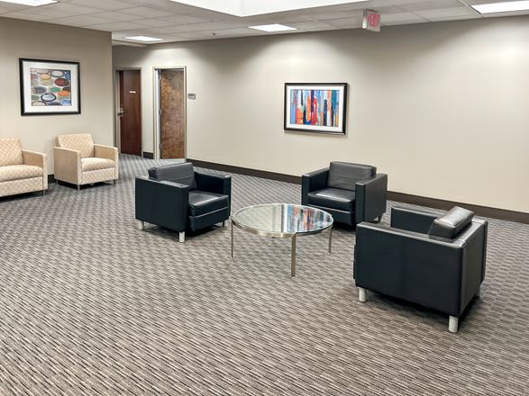 MO, Lee's Summit - Business Exchange Building