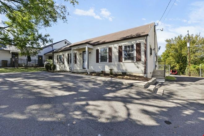 2807 Foster Ave