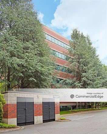 Five Centerpointe