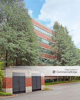 Five Centerpointe