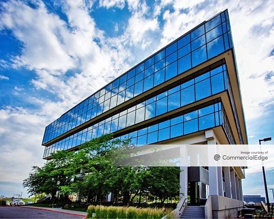 300 & 390 Union Blvd