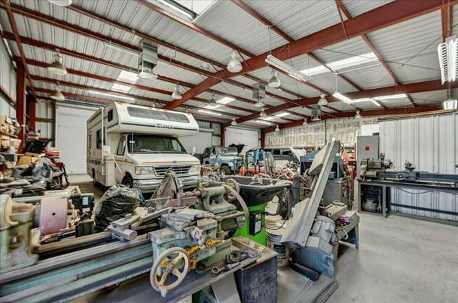 ±8,680 SF Office/Warehouse Facility w/ Secure Paved Yard