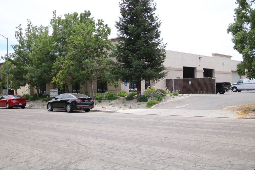 Move-In Ready Office/Warehouse in NW Fresno