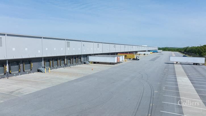 ±1,400,580-SF Move-In Ready Industrial Distribution Center Available for Sublease