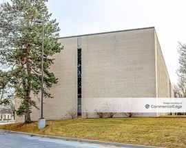 Cloverleaf Building 1