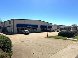 Heath Plaza 2058 - 2060 E Texas St.