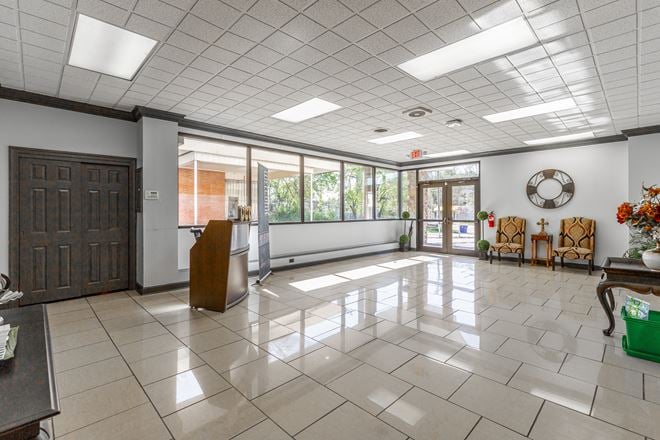 Office/Retail Building on Brainerd Rd ± 8,816 SF