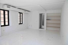86 S 8th St