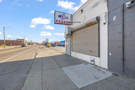7606 Seven Mile E