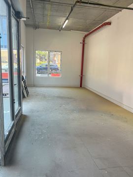 700 SF | 706 E 32nd Street | Vanilla Box Retail Space with Glass Frontage for Lease